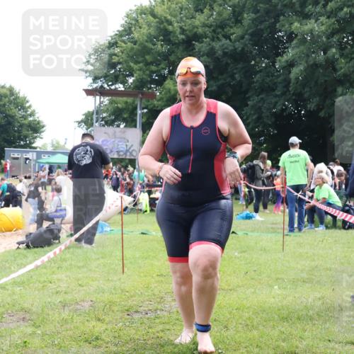16.06.2024 - 26. Vierlanden-Triathlon Lena Gebhardt http://msf.ph/oto/6306206 16.06.2024 11:24:22 Schwimmen 496, 574, 496, 574 meine-sportfotos.de