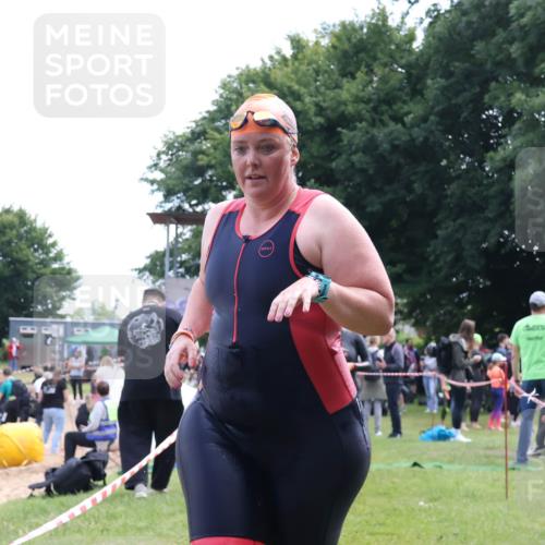 16.06.2024 - 26. Vierlanden-Triathlon Lena Gebhardt http://msf.ph/oto/6306211 16.06.2024 11:24:23 Schwimmen 496, 574, 496, 574 meine-sportfotos.de