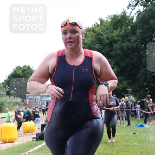16.06.2024 - 26. Vierlanden-Triathlon Lena Gebhardt http://msf.ph/oto/6306214 16.06.2024 11:24:23 Schwimmen 496, 574, 496, 574 meine-sportfotos.de