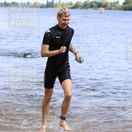 16.06.2024 - 26. Vierlanden-Triathlon Strokosch-Dieckow http://msf.ph/oto/6306571 16.06.2024 09:49:24 Schwimmen 27, 139, 174, 27, 139, 174 meine-sportfotos.de