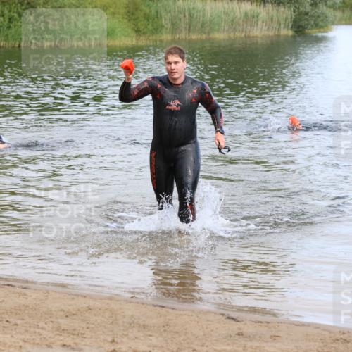 16.06.2024 - 26. Vierlanden-Triathlon Strokosch-Dieckow http://msf.ph/oto/6306623 16.06.2024 09:49:38 Schwimmen 77, 165, 77, 165 meine-sportfotos.de
