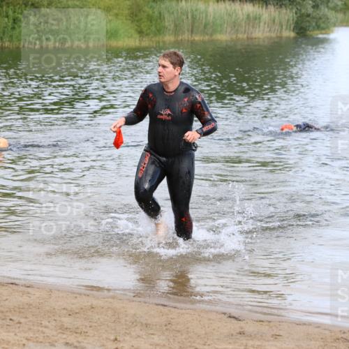 16.06.2024 - 26. Vierlanden-Triathlon Strokosch-Dieckow http://msf.ph/oto/6306658 16.06.2024 09:49:38 Schwimmen 77, 165, 77, 165 meine-sportfotos.de