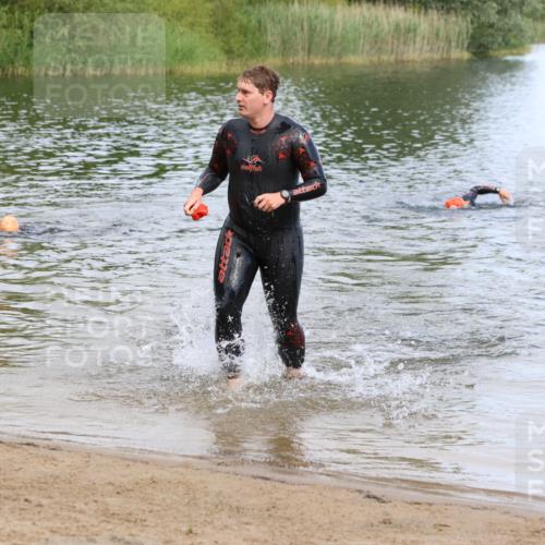 16.06.2024 - 26. Vierlanden-Triathlon Strokosch-Dieckow http://msf.ph/oto/6306681 16.06.2024 09:49:38 Schwimmen 77, 165, 77, 165 meine-sportfotos.de