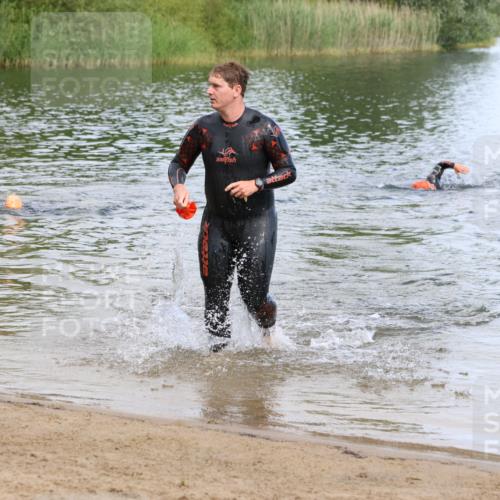 16.06.2024 - 26. Vierlanden-Triathlon Strokosch-Dieckow http://msf.ph/oto/6306695 16.06.2024 09:49:39 Schwimmen 77, 165, 77, 165 meine-sportfotos.de
