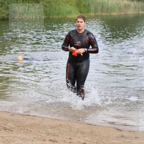 16.06.2024 - 26. Vierlanden-Triathlon Strokosch-Dieckow http://msf.ph/oto/6306743 16.06.2024 09:49:39 Schwimmen 77, 165, 77, 165 meine-sportfotos.de
