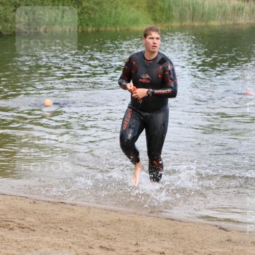 16.06.2024 - 26. Vierlanden-Triathlon Strokosch-Dieckow http://msf.ph/oto/6306756 16.06.2024 09:49:39 Schwimmen 77, 165, 77, 165 meine-sportfotos.de