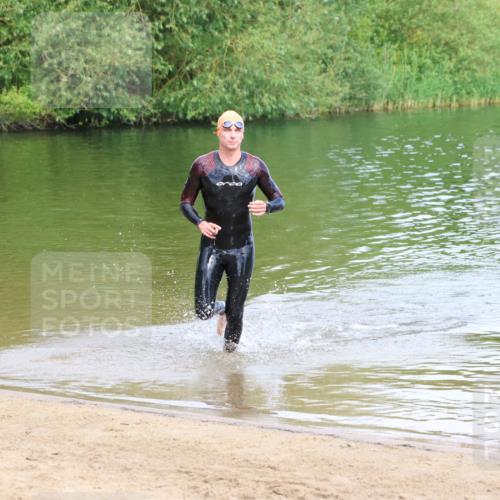 16.06.2024 - 26. Vierlanden-Triathlon Strokosch-Dieckow http://msf.ph/oto/6307212 16.06.2024 09:50:53 Schwimmen 2, 2 meine-sportfotos.de