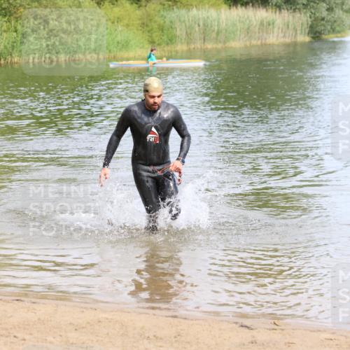 16.06.2024 - 26. Vierlanden-Triathlon Strokosch-Dieckow http://msf.ph/oto/6307536 16.06.2024 09:51:31 Schwimmen 19, 140, 19, 140 meine-sportfotos.de
