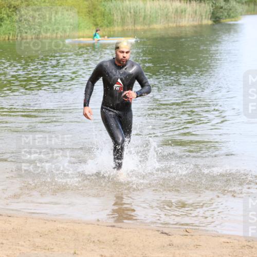 16.06.2024 - 26. Vierlanden-Triathlon Strokosch-Dieckow http://msf.ph/oto/6307598 16.06.2024 09:51:32 Schwimmen 19, 140, 19, 140 meine-sportfotos.de