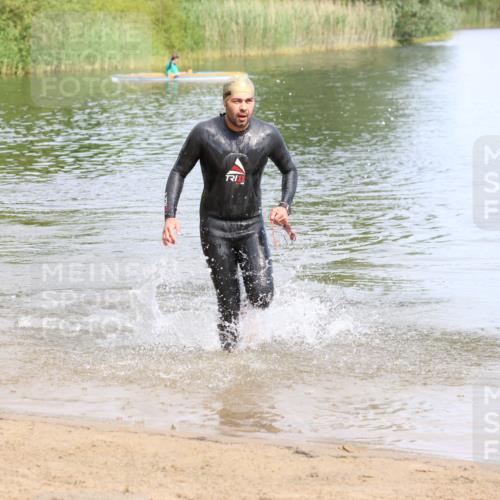 16.06.2024 - 26. Vierlanden-Triathlon Strokosch-Dieckow http://msf.ph/oto/6307638 16.06.2024 09:51:32 Schwimmen 19, 140, 19, 140 meine-sportfotos.de