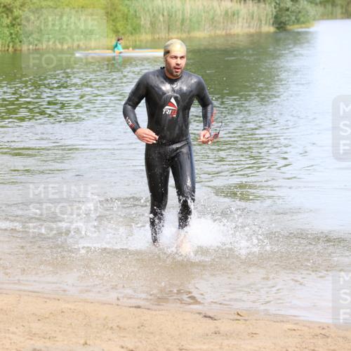 16.06.2024 - 26. Vierlanden-Triathlon Strokosch-Dieckow http://msf.ph/oto/6307660 16.06.2024 09:51:32 Schwimmen 19, 140, 19, 140 meine-sportfotos.de