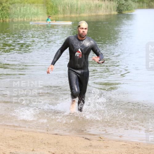 16.06.2024 - 26. Vierlanden-Triathlon Strokosch-Dieckow http://msf.ph/oto/6307687 16.06.2024 09:51:32 Schwimmen 19, 140, 19, 140 meine-sportfotos.de