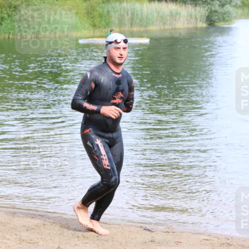 16.06.2024 - 26. Vierlanden-Triathlon Strokosch-Dieckow http://msf.ph/oto/6307932 16.06.2024 09:51:45 Schwimmen 63, 140, 63, 140 meine-sportfotos.de