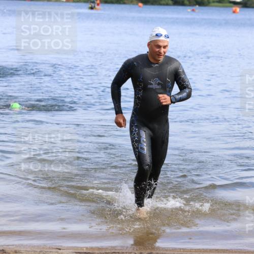 16.06.2024 - 26. Vierlanden-Triathlon Strokosch-Dieckow http://msf.ph/oto/6307992 16.06.2024 09:52:08 Schwimmen 102, 102 meine-sportfotos.de