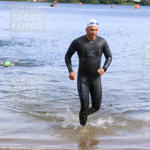 16.06.2024 - 26. Vierlanden-Triathlon Strokosch-Dieckow http://msf.ph/oto/6308005 16.06.2024 09:52:09 Schwimmen 102, 102 meine-sportfotos.de