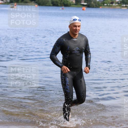 16.06.2024 - 26. Vierlanden-Triathlon Strokosch-Dieckow http://msf.ph/oto/6308023 16.06.2024 09:52:09 Schwimmen 102, 102 meine-sportfotos.de