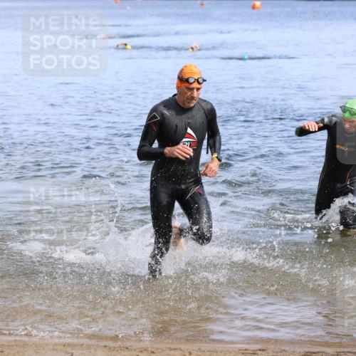 16.06.2024 - 26. Vierlanden-Triathlon Strokosch-Dieckow http://msf.ph/oto/6308115 16.06.2024 09:52:16 Schwimmen 102, 121, 176, 102, 121, 176 meine-sportfotos.de