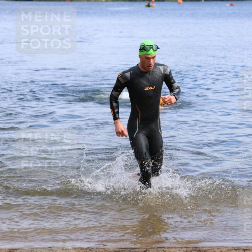 16.06.2024 - 26. Vierlanden-Triathlon Strokosch-Dieckow http://msf.ph/oto/6308256 16.06.2024 09:52:20 Schwimmen 102, 121, 176, 102, 121, 176 meine-sportfotos.de