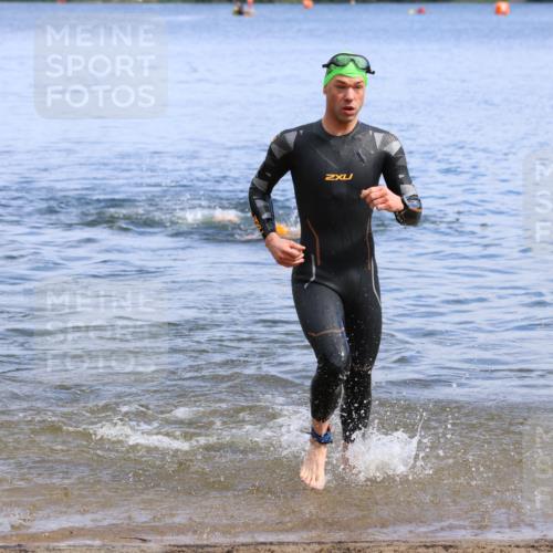 16.06.2024 - 26. Vierlanden-Triathlon Strokosch-Dieckow http://msf.ph/oto/6308344 16.06.2024 09:52:20 Schwimmen 102, 121, 176, 102, 121, 176 meine-sportfotos.de