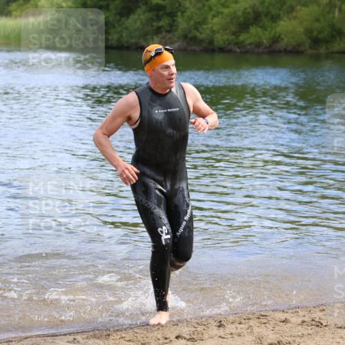 16.06.2024 - 26. Vierlanden-Triathlon Strokosch-Dieckow http://msf.ph/oto/6308669 16.06.2024 09:52:34 Schwimmen 151, 176, 151, 176 meine-sportfotos.de