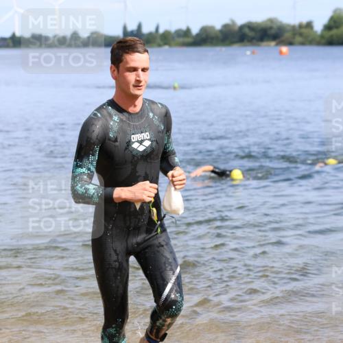 16.06.2024 - 26. Vierlanden-Triathlon Strokosch-Dieckow http://msf.ph/oto/6309017 16.06.2024 09:53:13 Schwimmen 143, 206, 216, 143, 206, 216 meine-sportfotos.de