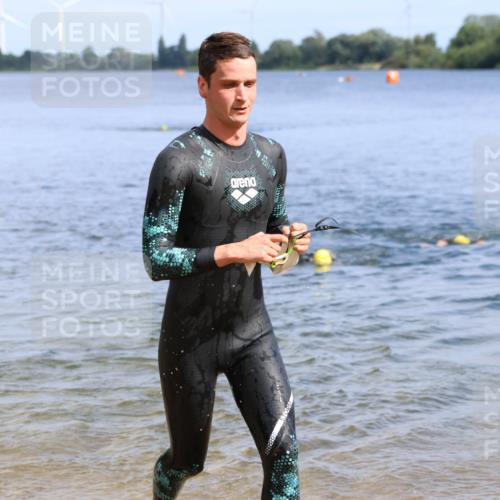 16.06.2024 - 26. Vierlanden-Triathlon Strokosch-Dieckow http://msf.ph/oto/6309025 16.06.2024 09:53:13 Schwimmen 143, 206, 216, 143, 206, 216 meine-sportfotos.de