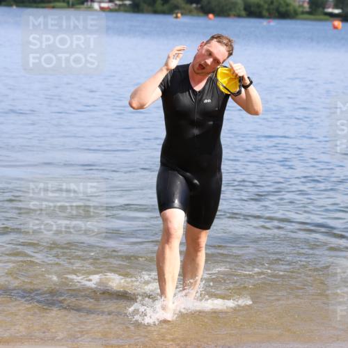 16.06.2024 - 26. Vierlanden-Triathlon Strokosch-Dieckow http://msf.ph/oto/6309248 16.06.2024 09:53:33 Schwimmen 67, 111, 67, 111 meine-sportfotos.de