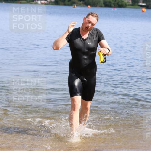 16.06.2024 - 26. Vierlanden-Triathlon Strokosch-Dieckow http://msf.ph/oto/6309260 16.06.2024 09:53:33 Schwimmen 67, 111, 67, 111 meine-sportfotos.de