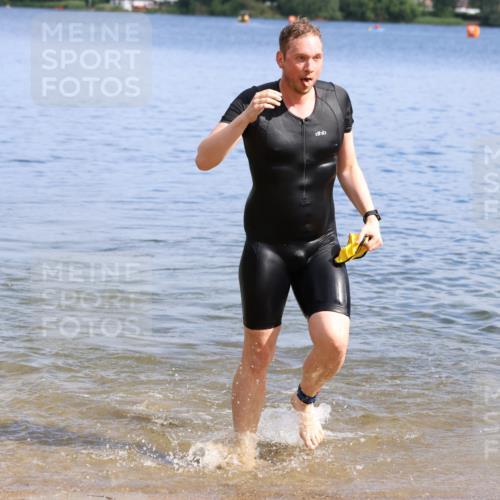16.06.2024 - 26. Vierlanden-Triathlon Strokosch-Dieckow http://msf.ph/oto/6309287 16.06.2024 09:53:34 Schwimmen 67, 111, 67, 111 meine-sportfotos.de