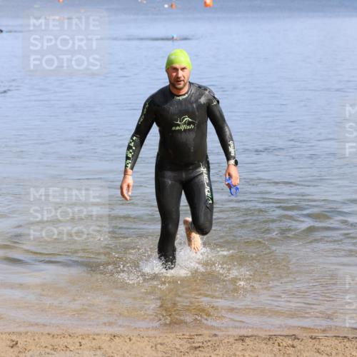 16.06.2024 - 26. Vierlanden-Triathlon Strokosch-Dieckow http://msf.ph/oto/6309606 16.06.2024 09:54:36 Schwimmen 94, 119, 94, 119 meine-sportfotos.de