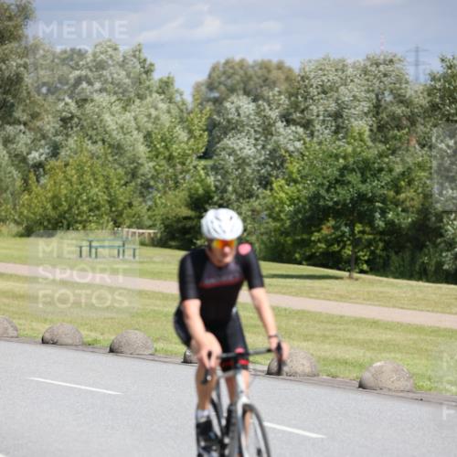 16.06.2024 - 26. Vierlanden-Triathlon Jannik Wohlers http://msf.ph/oto/6310599 16.06.2024 11:42:50 Radfahren 415, 447 meine-sportfotos.de