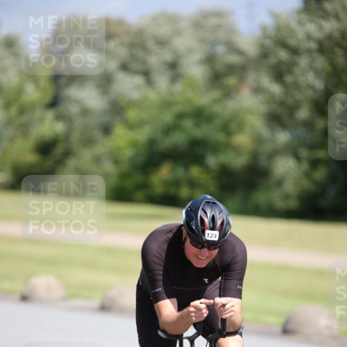 16.06.2024 - 26. Vierlanden-Triathlon Jannik Wohlers http://msf.ph/oto/6311289 16.06.2024 11:43:18 Radfahren 124, 131, 216 meine-sportfotos.de