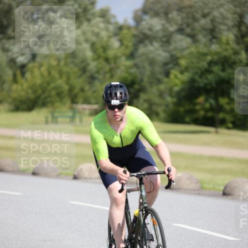 16.06.2024 - 26. Vierlanden-Triathlon Jannik Wohlers http://msf.ph/oto/6311739 16.06.2024 11:44:25 Radfahren 51, 270, 344 meine-sportfotos.de