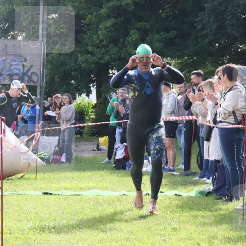 16.06.2024 - 26. Vierlanden-Triathlon Lena Gebhardt http://msf.ph/oto/6311800 16.06.2024 09:30:37 Schwimmen 5, 42, 5, 42 meine-sportfotos.de