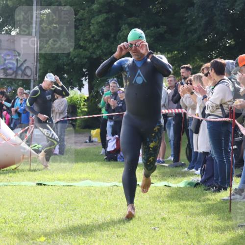 16.06.2024 - 26. Vierlanden-Triathlon Lena Gebhardt http://msf.ph/oto/6311805 16.06.2024 09:30:38 Schwimmen 5, 42, 5, 42 meine-sportfotos.de
