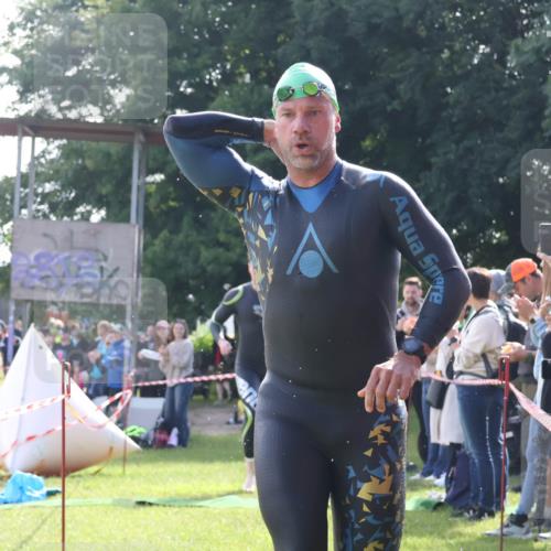 16.06.2024 - 26. Vierlanden-Triathlon Lena Gebhardt http://msf.ph/oto/6311821 16.06.2024 09:30:39 Schwimmen 5, 42, 5, 42 meine-sportfotos.de