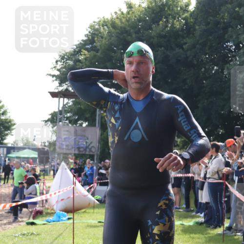 16.06.2024 - 26. Vierlanden-Triathlon Lena Gebhardt http://msf.ph/oto/6311829 16.06.2024 09:30:40 Schwimmen 5, 42, 5, 42 meine-sportfotos.de