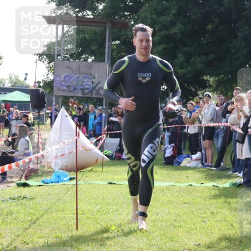 16.06.2024 - 26. Vierlanden-Triathlon Lena Gebhardt http://msf.ph/oto/6311855 16.06.2024 09:30:42 Schwimmen 5, 42, 5, 42 meine-sportfotos.de