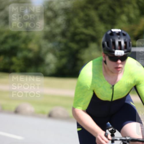 16.06.2024 - 26. Vierlanden-Triathlon Jannik Wohlers http://msf.ph/oto/6311860 16.06.2024 11:44:26 Radfahren 51, 225, 270, 344 meine-sportfotos.de
