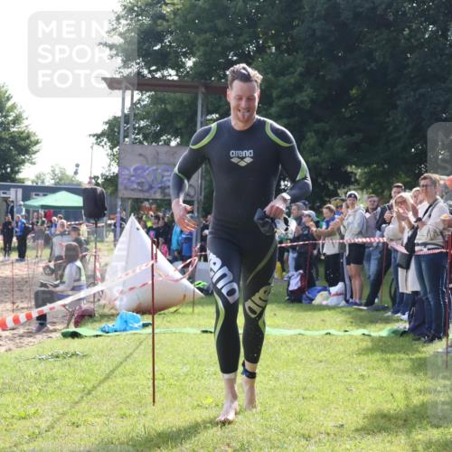 16.06.2024 - 26. Vierlanden-Triathlon Lena Gebhardt http://msf.ph/oto/6311863 16.06.2024 09:30:42 Schwimmen 5, 42, 5, 42 meine-sportfotos.de