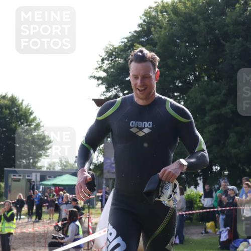 16.06.2024 - 26. Vierlanden-Triathlon Lena Gebhardt http://msf.ph/oto/6311878 16.06.2024 09:30:43 Schwimmen 42, 42 meine-sportfotos.de
