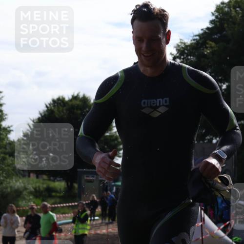 16.06.2024 - 26. Vierlanden-Triathlon Lena Gebhardt http://msf.ph/oto/6311886 16.06.2024 09:30:43 Schwimmen 42, 42 meine-sportfotos.de