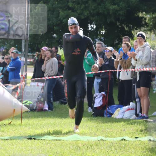 16.06.2024 - 26. Vierlanden-Triathlon Lena Gebhardt http://msf.ph/oto/6311892 16.06.2024 09:32:22 Schwimmen 62, 62 meine-sportfotos.de