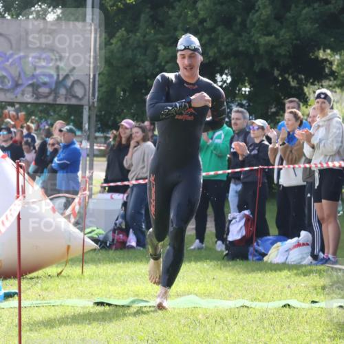 16.06.2024 - 26. Vierlanden-Triathlon Lena Gebhardt http://msf.ph/oto/6311900 16.06.2024 09:32:23 Schwimmen 62, 62 meine-sportfotos.de