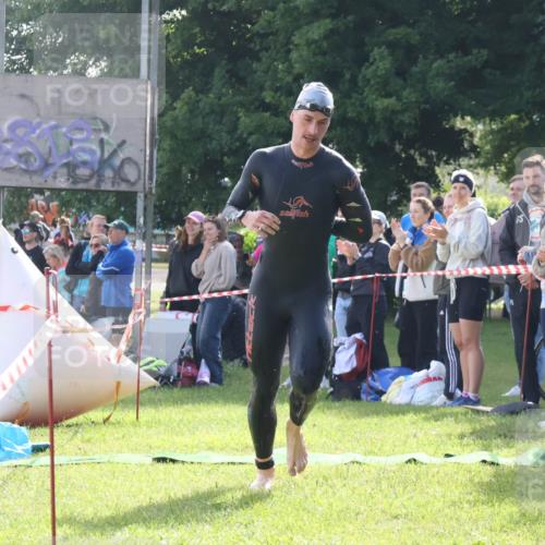 16.06.2024 - 26. Vierlanden-Triathlon Lena Gebhardt http://msf.ph/oto/6311906 16.06.2024 09:32:23 Schwimmen 62, 62 meine-sportfotos.de