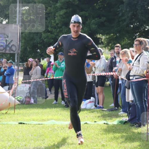 16.06.2024 - 26. Vierlanden-Triathlon Lena Gebhardt http://msf.ph/oto/6311913 16.06.2024 09:32:24 Schwimmen 62, 62 meine-sportfotos.de