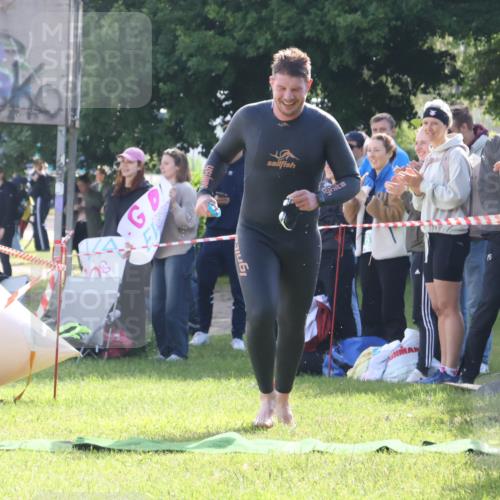 16.06.2024 - 26. Vierlanden-Triathlon Lena Gebhardt http://msf.ph/oto/6311981 16.06.2024 09:34:21 Schwimmen 35, 49, 190, 35, 49, 190 meine-sportfotos.de