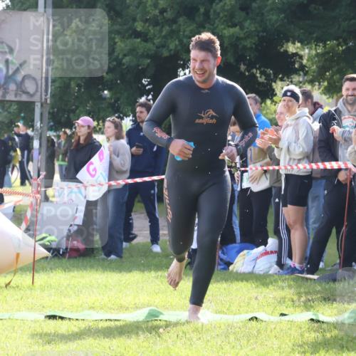 16.06.2024 - 26. Vierlanden-Triathlon Lena Gebhardt http://msf.ph/oto/6311990 16.06.2024 09:34:22 Schwimmen 35, 49, 68, 190, 35, 49, 68, 190 meine-sportfotos.de