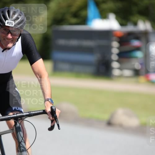 16.06.2024 - 26. Vierlanden-Triathlon Jannik Wohlers http://msf.ph/oto/6312053 16.06.2024 11:44:39 Radfahren 228, 280, 425, 448 meine-sportfotos.de