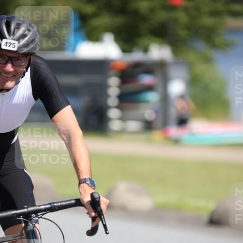 16.06.2024 - 26. Vierlanden-Triathlon Jannik Wohlers http://msf.ph/oto/6312076 16.06.2024 11:44:39 Radfahren 228, 280, 425, 448 meine-sportfotos.de